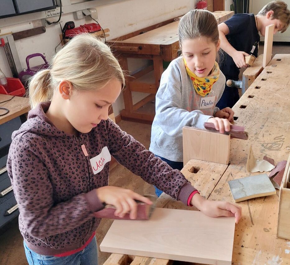 Kinder Basteln im Kempodium - in der Kinderwerkstatt